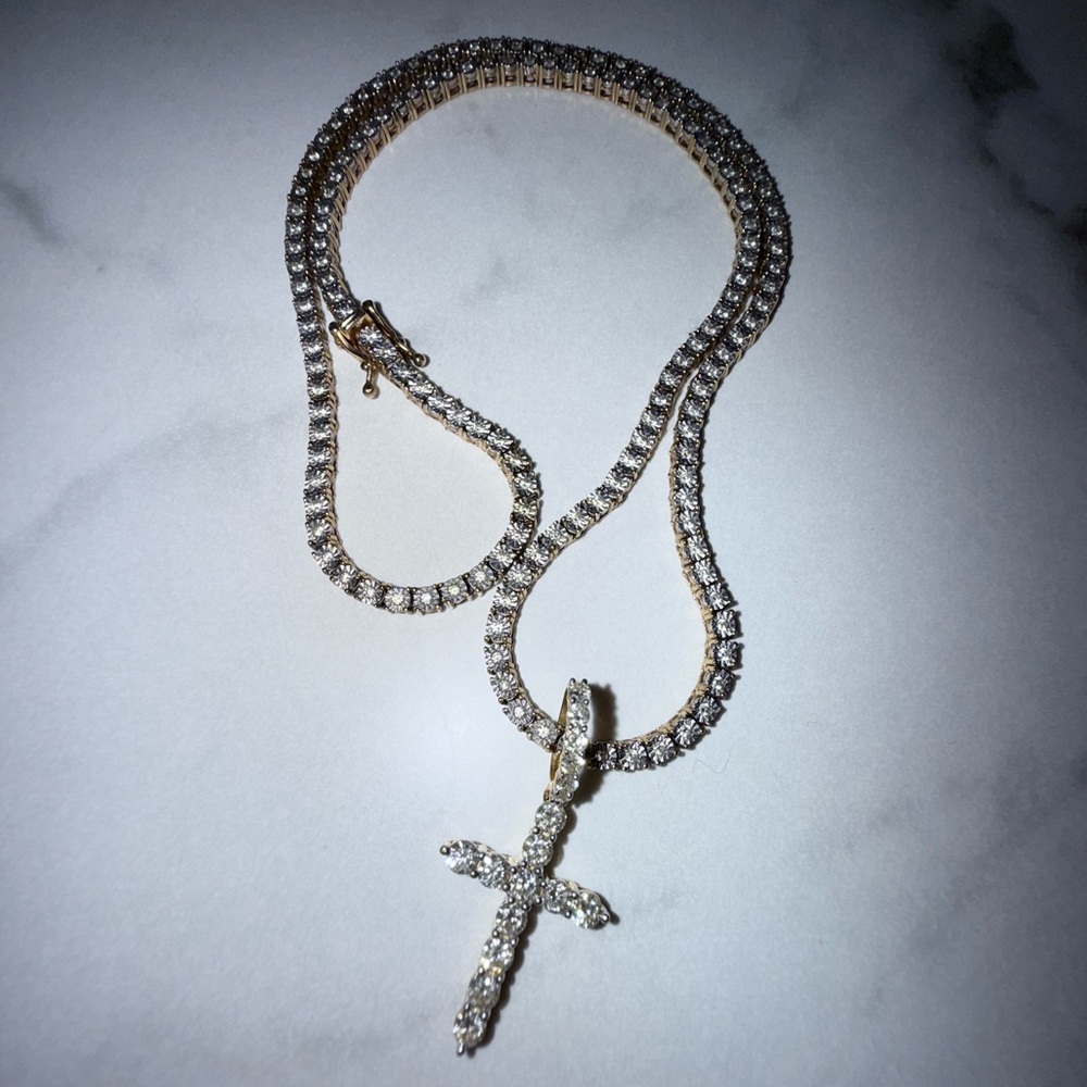 10k Gold/Diamond Tennis Chain With 14k Gold/Diamond Pendant 23grams sz 18
